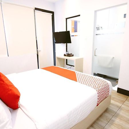 Oyo 592 Budget Hotel By The Harbour Padang  Exterior foto
