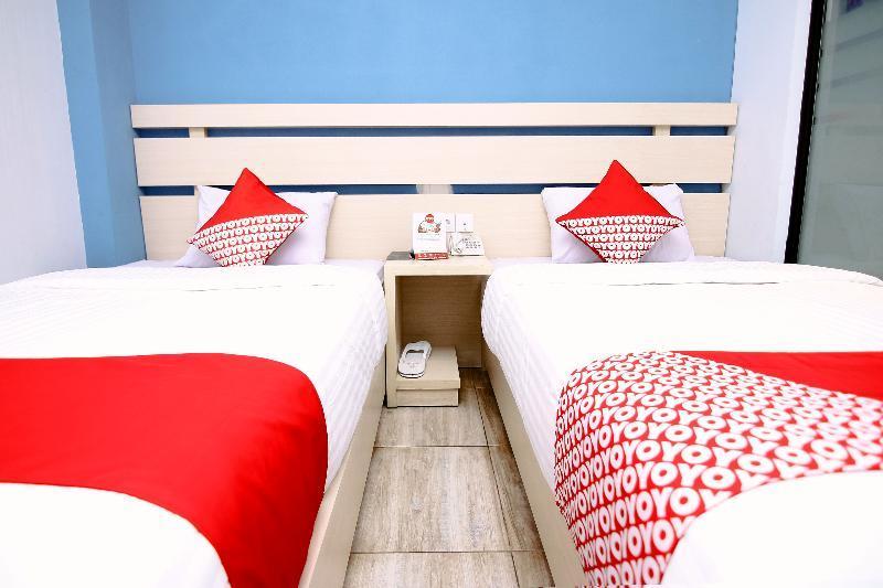 Oyo 592 Budget Hotel By The Harbour Padang  Exterior foto