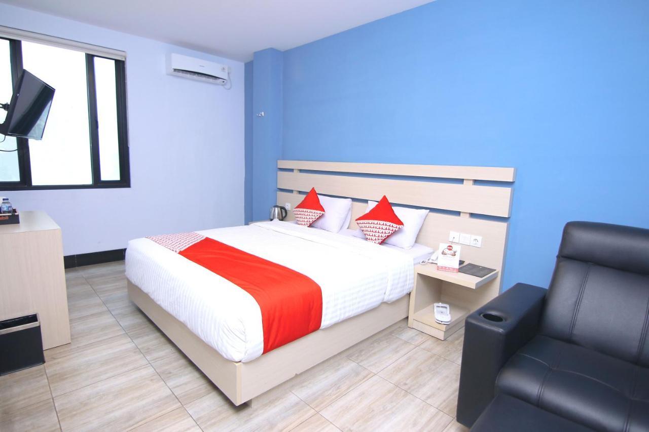 Oyo 592 Budget Hotel By The Harbour Padang  Exterior foto