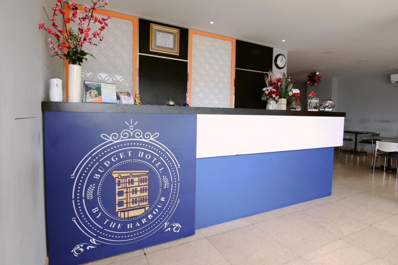 Oyo 592 Budget Hotel By The Harbour Padang  Exterior foto