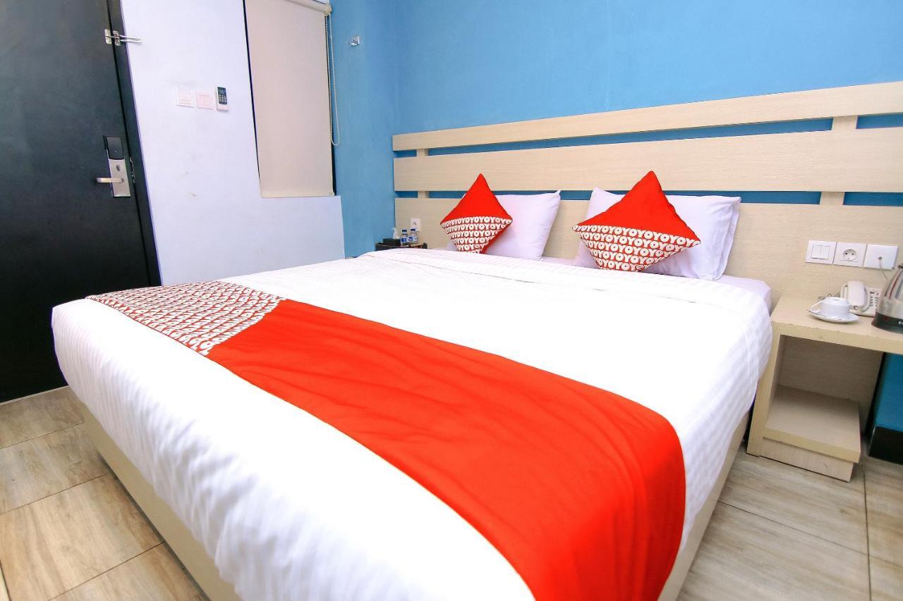 Oyo 592 Budget Hotel By The Harbour Padang  Exterior foto